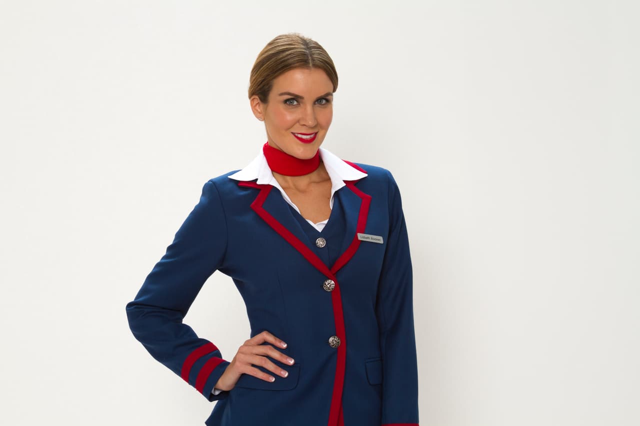 Verónica Montes ha sido
<b><a href="http://www.univision.com/series/la-piloto/veronica-montes-es-lizbeth-alvarez">Lizbeth Álvarez</a></b>, una de las azafatas de la serie.