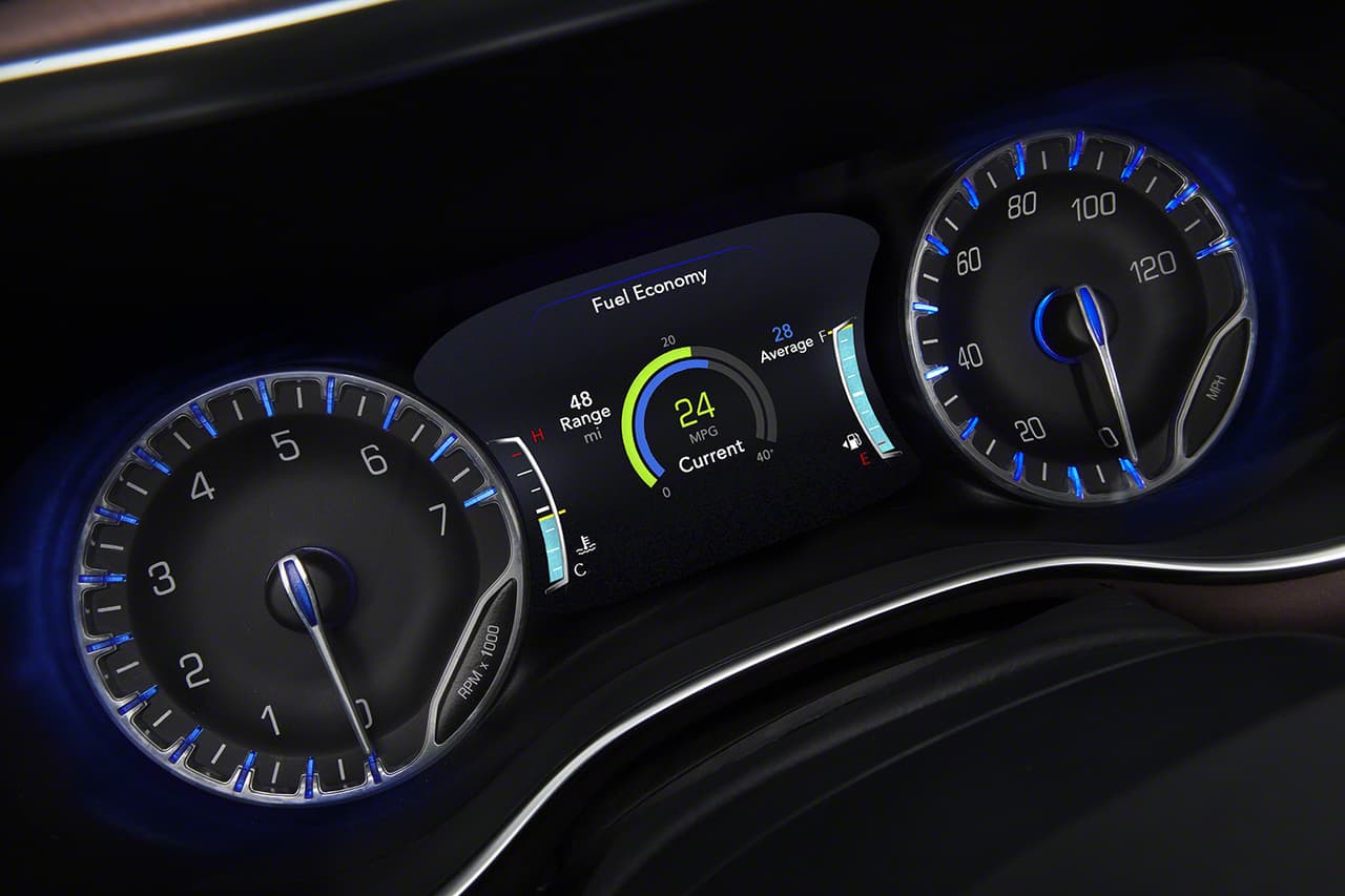 Los niveles de consumo de combustible oscilan -según la EPA- entre 18 millas por galón en la ciudad y 28 en la autopista