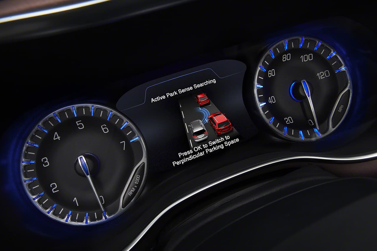 Algunas de las opciones disponibles en las versiones LX y Touring (de serie en el resto) son: Sensores posteriores para estacionar, monitoreo de puntos ciegos y alerta de “trafico cruzado” posterior.