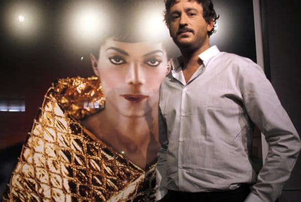 El fotógrafo Arno Bani, que inmortalizó a Michael Jackson en 1999 para la portada del disco "Invincible", reveló que el "rey del pop" detestaba hacerse fotografías, pero que quedó satisfecho con su trabajo al tratarse de un profesional "joven" y "no corrompido" por el sistema.