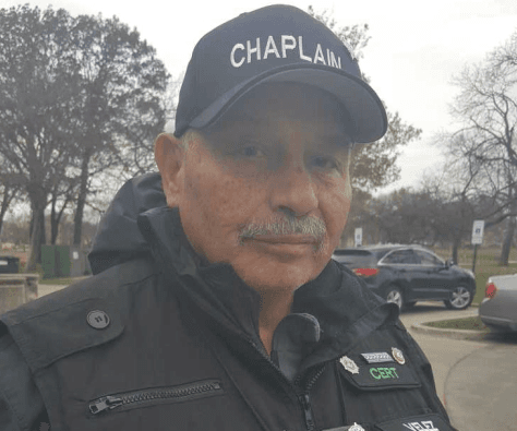 Antonio Vela, miembro del Equipo Comunitario de Respuesta de Cmergencias (CERT), de 65 años de edad, cree que el congresista no se retirará totalmente de la política. "Gutiérrez es el 'gallito' de nosotros, del pueblo, de la gente. No sabemos que bendición viene para él después de esto. Si corre para otra posición sería una gran noticia para los residentes de Illinois".