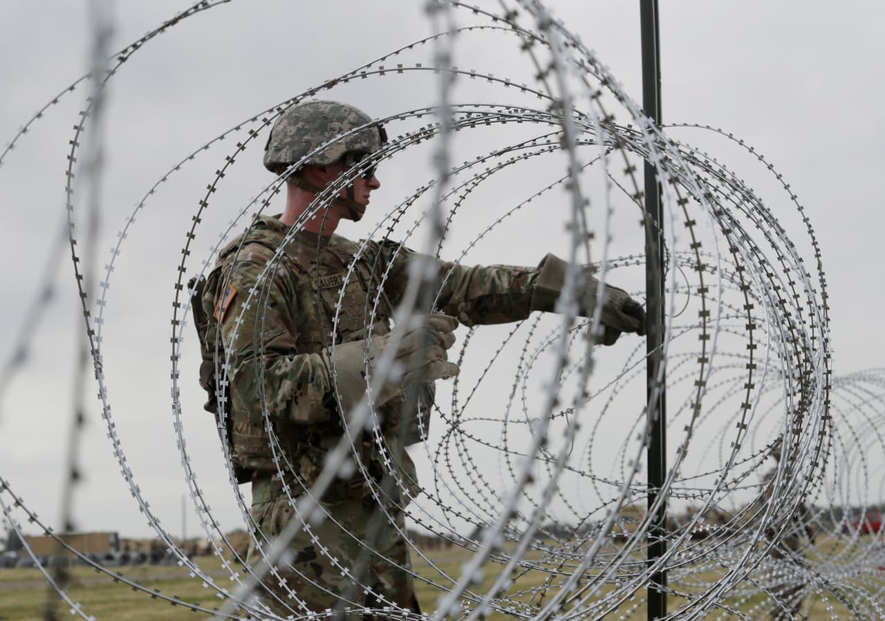 Texas apela fallo que permite al gobierno de Biden cortar el alambre de púas en la frontera