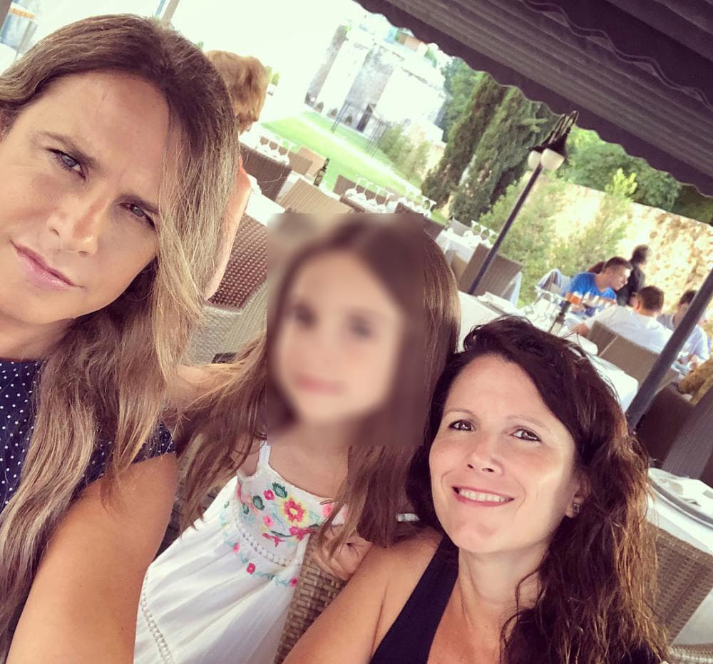 En cuanto a la relación que mantiene con la madre de su hija, se expresó así: "Yo amo a quien amo y si me enamoro de un hombre, no pasa nada", sentenció en entrevista con el programa 'De primera mano'.