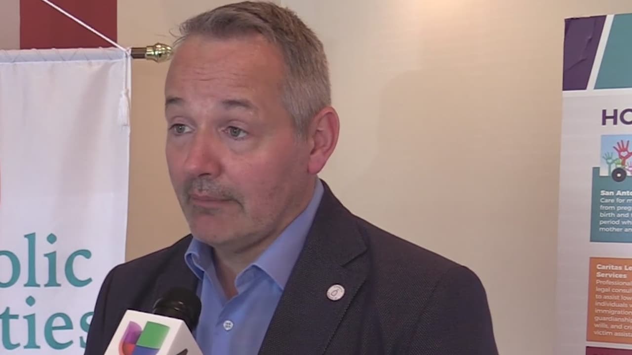 Crisis en la frontera sacude a San Antonio; solicitan donaciones para miles de inmigrantes  