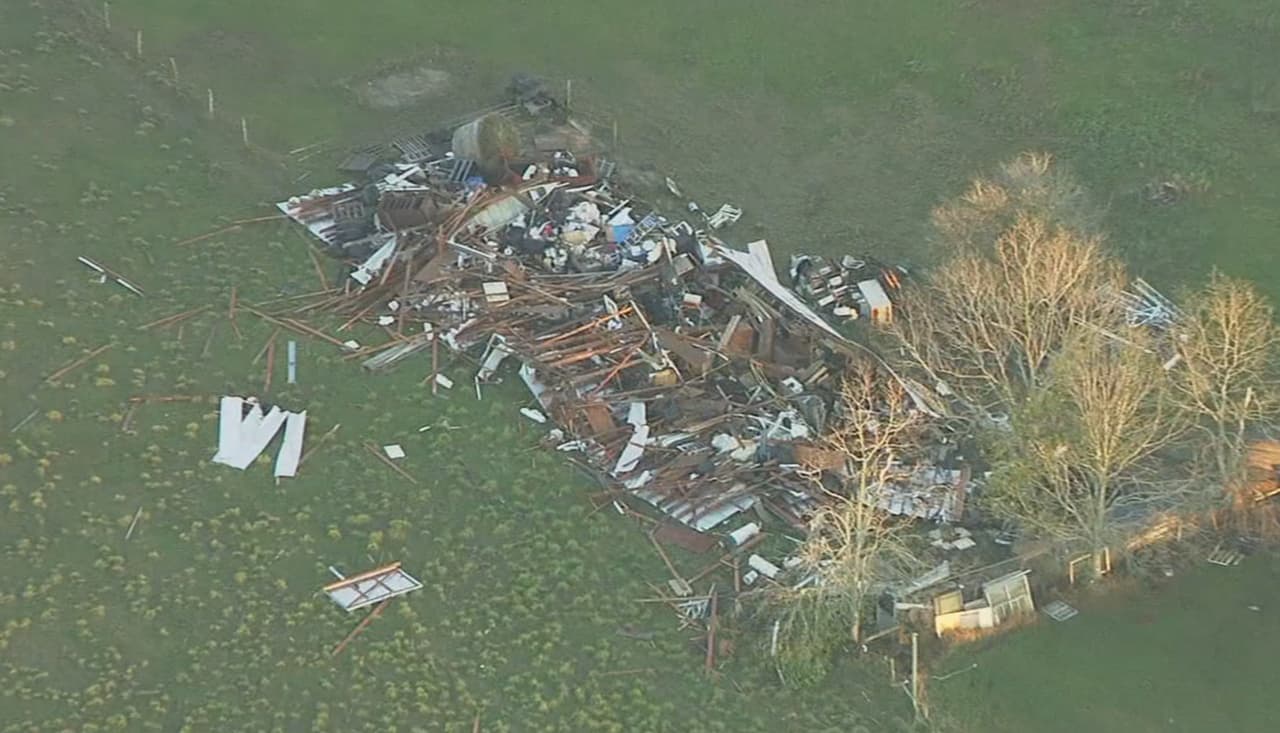 El Departamento de Obras Públicas de la ciudad de Sealy estará trabajando en la remoción de escombros.