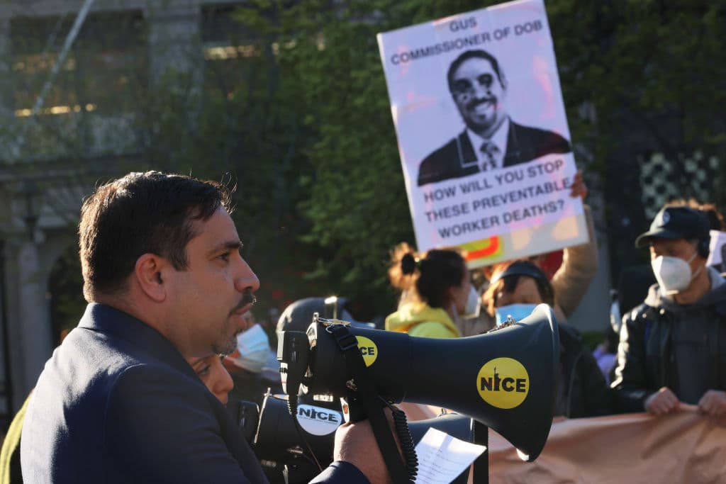 Esas empresas “exponen innecesariamente a los trabajadores a peligros prevenibles, lo que lleva a enfermedades, lesiones y muertes”, dijo en conferencia de prensa Jessica Martínez, codirectora de COSH Nacional. Aquí te mostramos la lista: