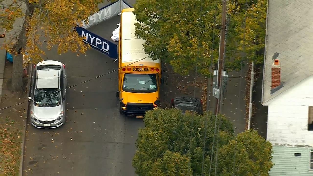 Autobús escolar arrolla y mata a mujer de 73 años en calles de Queens