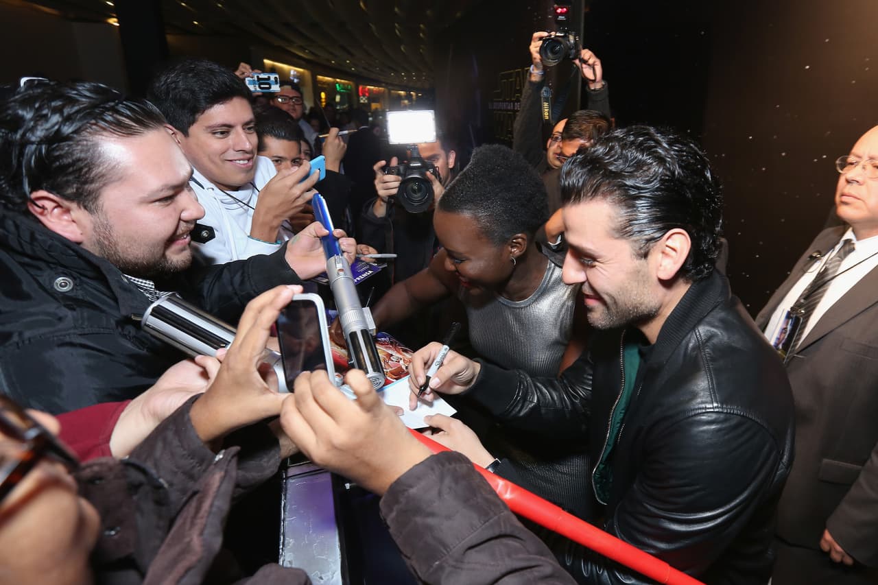 Oscar y Lupita ante cientos de fans.