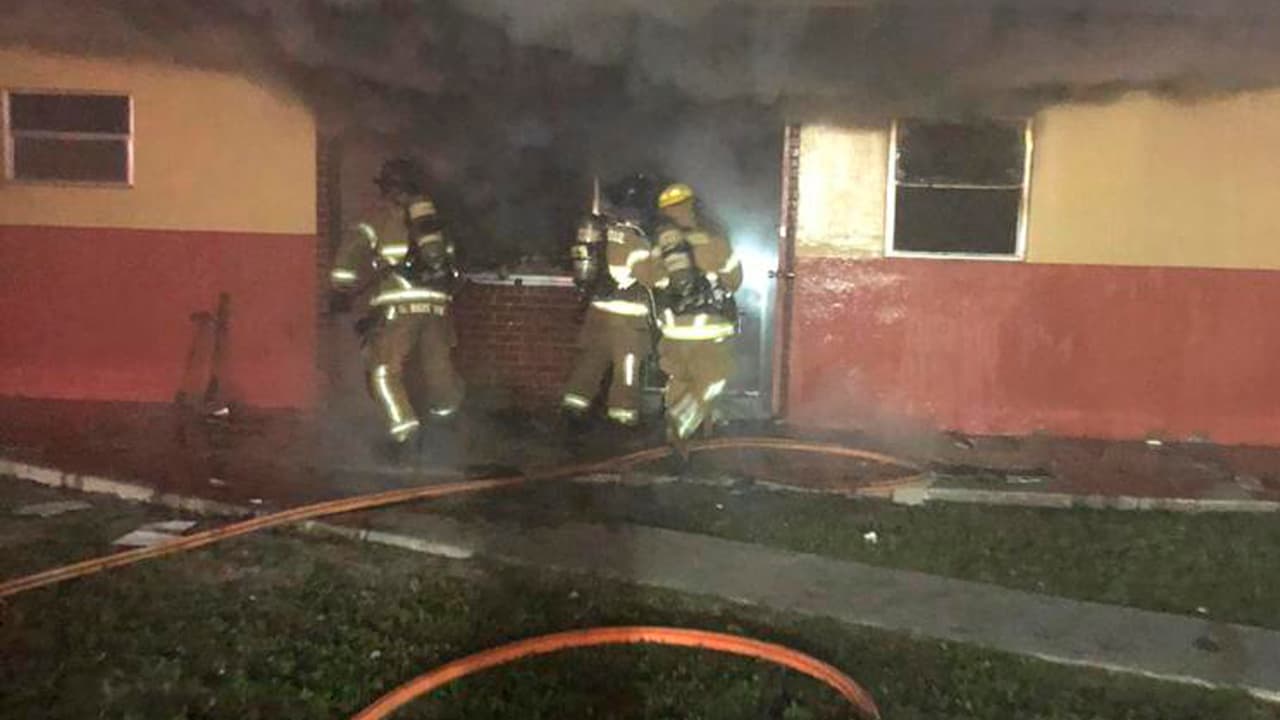 Seis familias resultan desplazadas de sus hogares por incendio en Miami-Dade