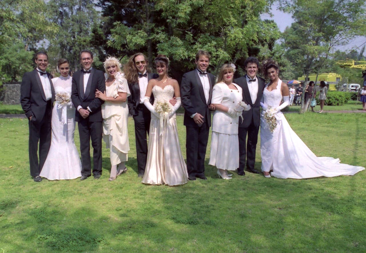 En la segunda parte de la telenovela protagonizada por Eduardo Capetillo y Mariana Garza, 'Alcanzar una estrella II' (1991), hubo una boda múltiple.