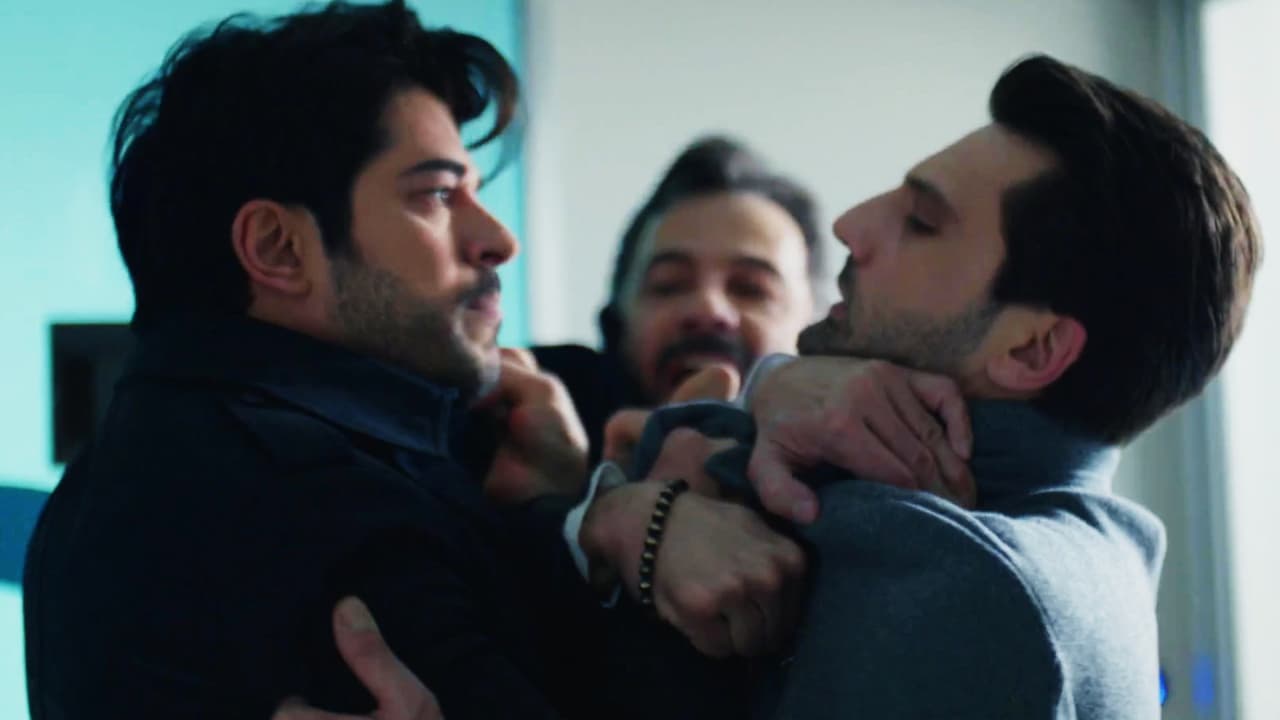 Durante dos temporadas Kemal y Nihan tuvieron que pasar varios obstáculos para poder estar juntos, Emir fue el malvado que les hizo la vida imposible.
<br>