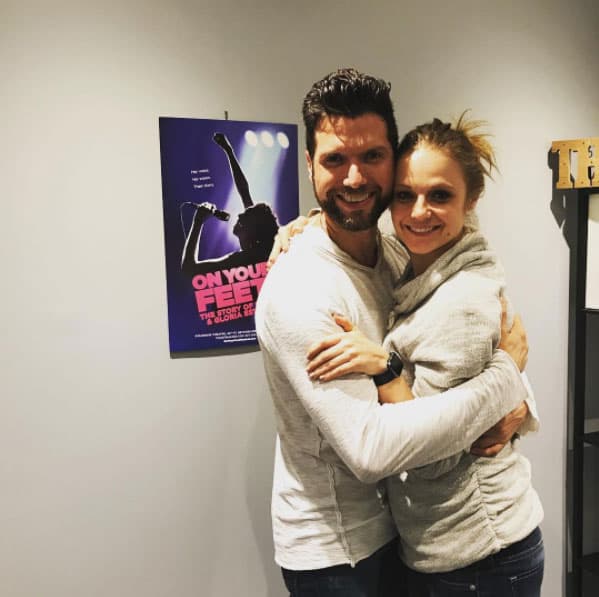 Además aprovecho su estancia en Nueva York para visitar a su amigo Mauricio Martínez, quien está triunfando en Broadway: "Siempre he pensado que eres un talento enorme, pero verte brillar en el escenario además me llena de orgullo. Eres un gran ejemplo Mau. Felicidades por tanto!!! #backstage #onyourfeetbway #talent #nyc #yourock".