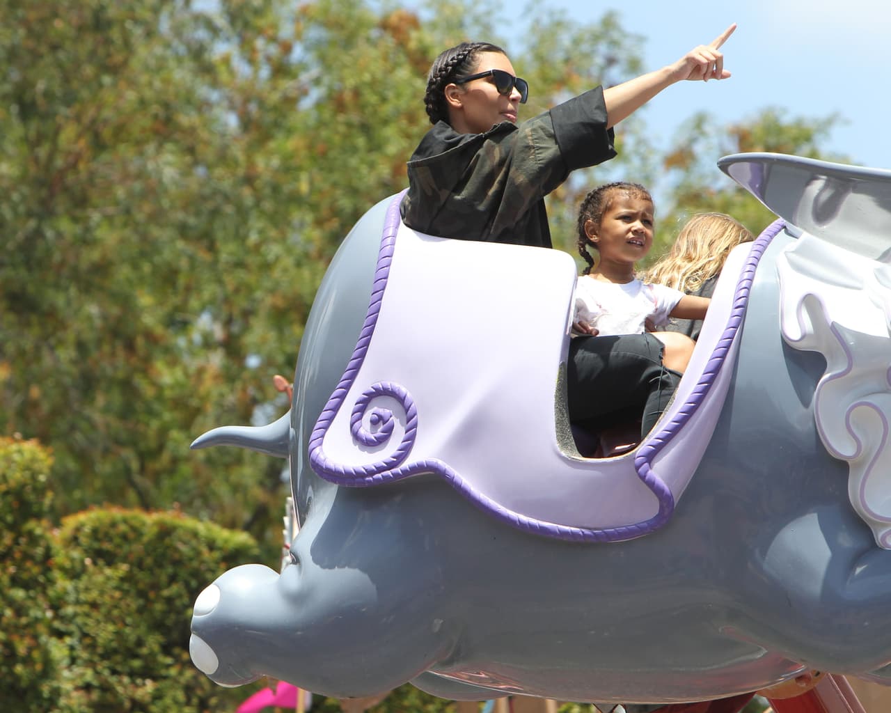 Kim la pasó de maravilla con su nena, el pequeño Saint se quedó en casa.