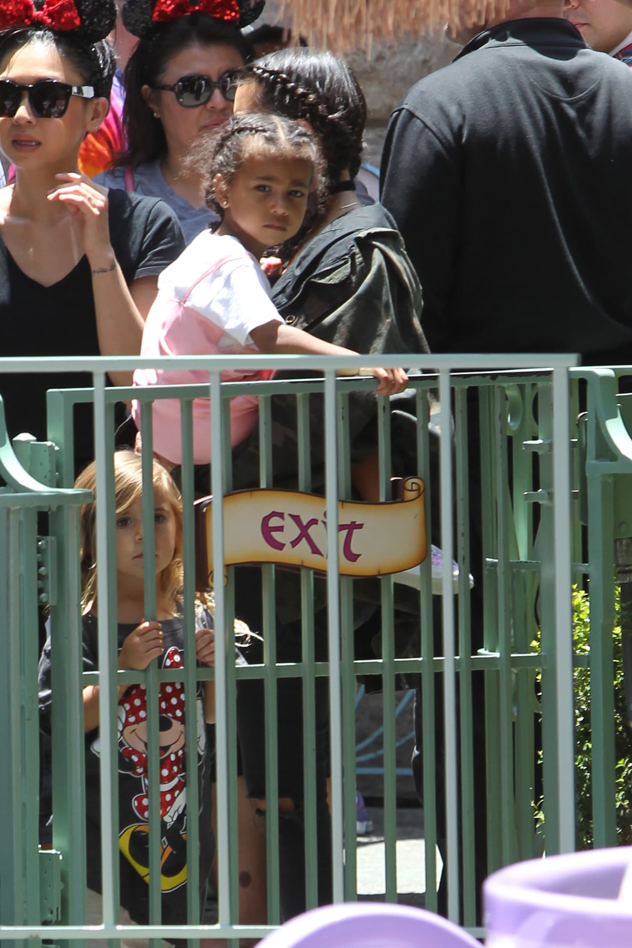 Aunque no lo crean, las Kardashian hicieron fila como todos los demás.