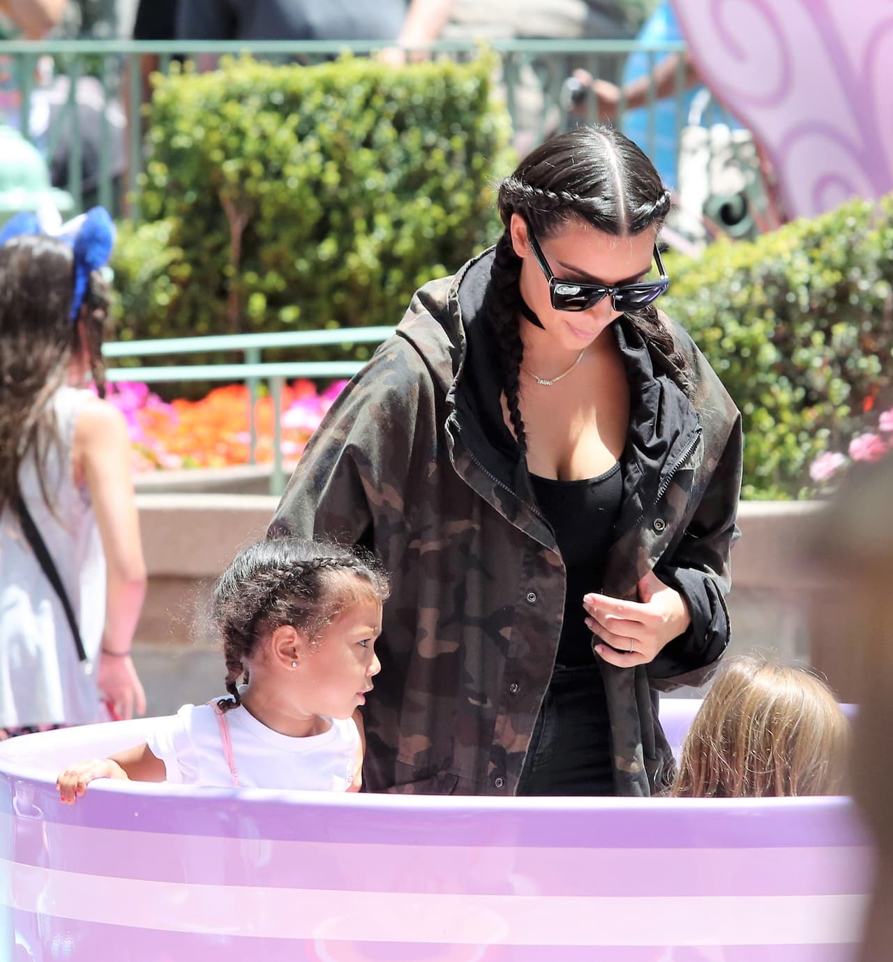 Oops! Al parecer la festejada no lo estaba disfrutando.