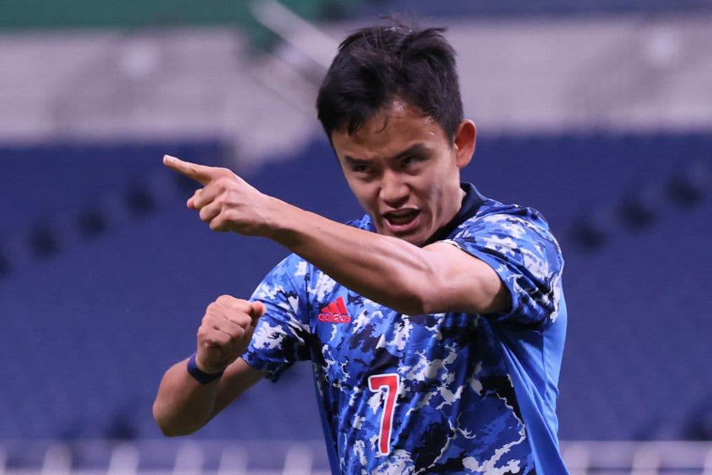 La selección mexicana cae ante los locales 2-1 durante su segundo partido en los Juegos Olímpicos de Tokyo 2020. México se jugará su pase a Cuartos de Final el miércoles ante Sudáfrica. Takefusa Kubo anotó el primer tanto para la escuadra nipona, seguido de Doan al 11'; el 'Piojo' Alvarado anotó al minuto 85' pero no le alcanzó a la escuadra azteca.