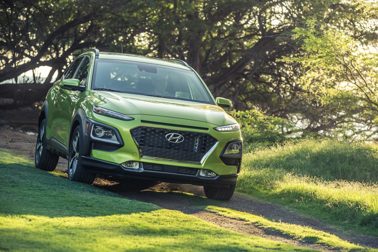 <b>Hyundai Kona 2018</b>
<br>Compite contra la Honda HR-V y Mazda CX-3. Contará con dos motores: 2.0 litros de 147 hp con transmisión de seis velocidades y otro turbo de 1.6 litros de 175 hp y transmisión de doble embrague.