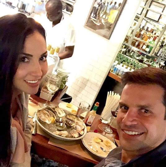 Actualmente Mark Tacher mantiene una relación con la actriz Cynthia Alesco.