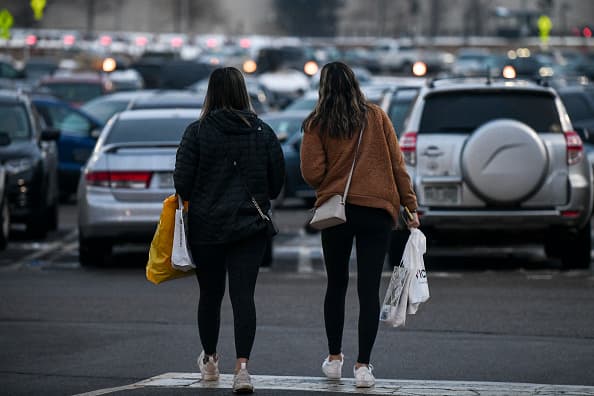 De acuerdo con la Federación Nacional de Minoristas en EEUU, el popular '
<a href="https://www.univision.com/temas/black-friday">Black Friday</a>' , seguido por el ‘Cyber Lunes’ son los días de mayor ventas de año. Por lo que no es de extrañar los cierres el jueves de Thanksgiving.