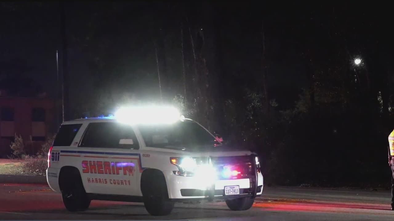 Buscan al responsable de atropellar a dos hombres y luego darse a la fuga al noroeste del condado Harris