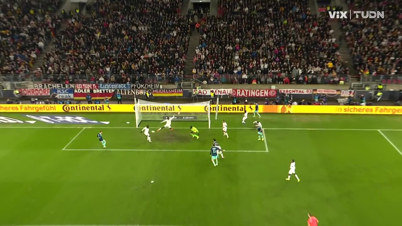 ¡Era el primero! Alemania arrancó con todo con un remate de Woltemade que roza el poste