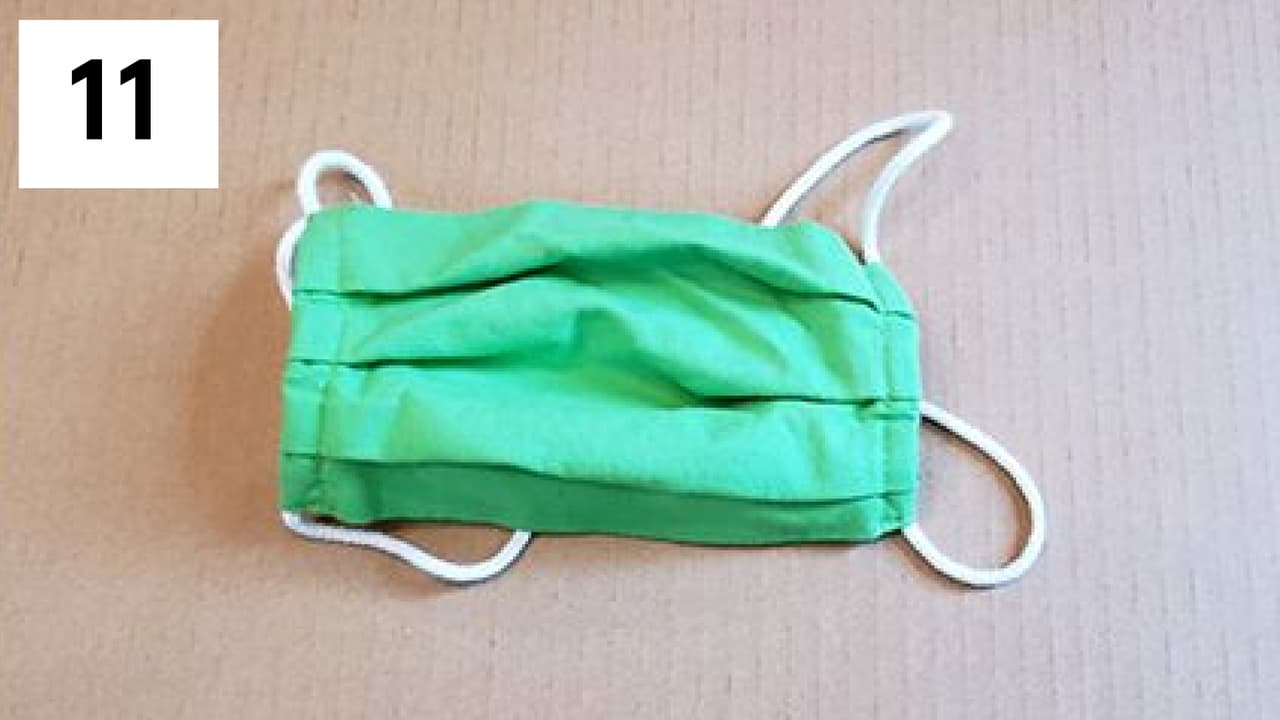 <b>Mascarilla de algodón de dos pliegues: </b>Contradictoriamente, esta mascarilla de dos pliegues transmitió alrededor de 0.3 gotas respiratorias, siendo menos efectiva que la anterior de un pliegue.