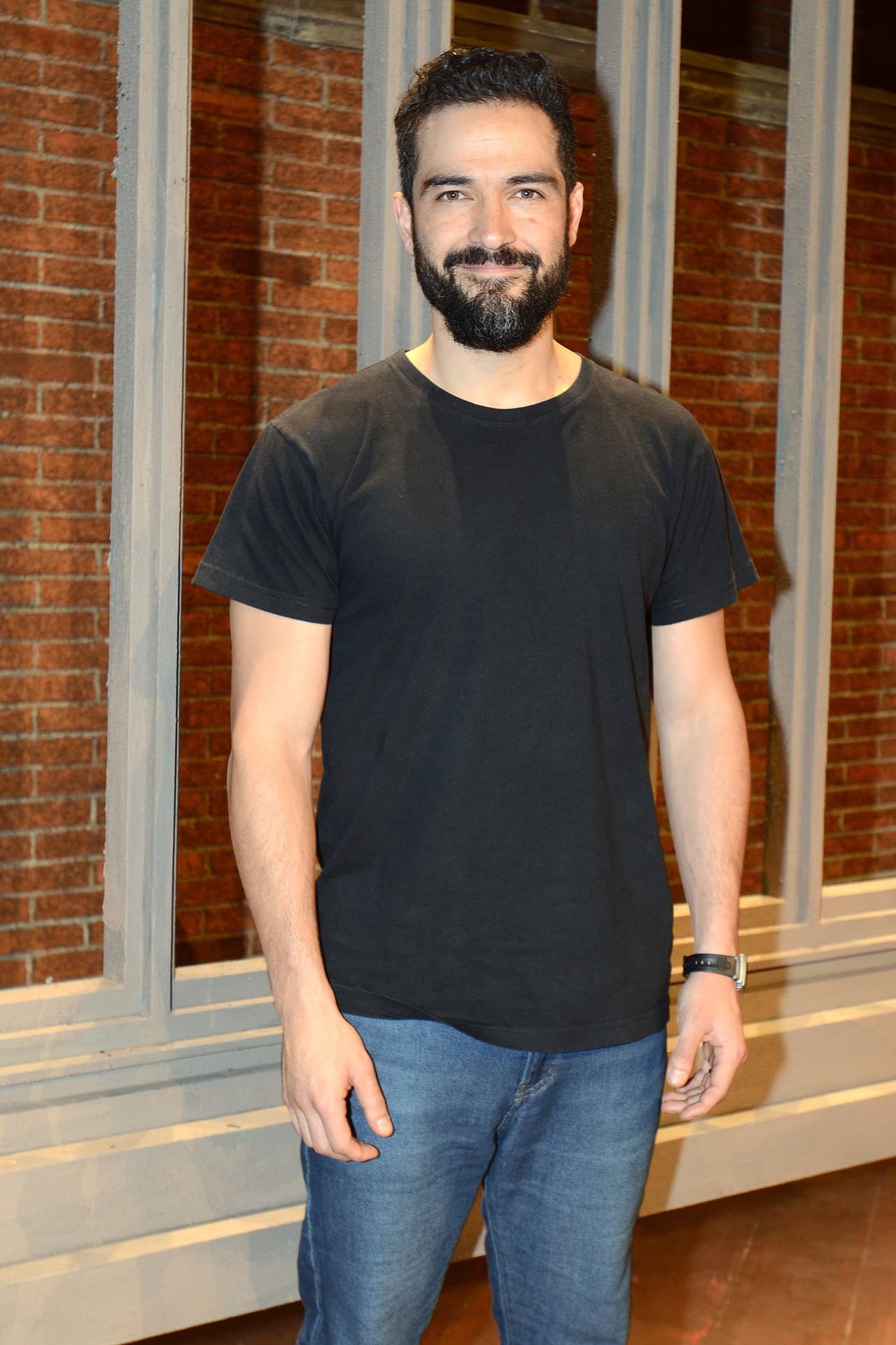 El actor Alfonso Herrera, de 35 años de edad, está convencido de que será un abuelito feliz y así lo demostró tras usar el filtro de viejito.