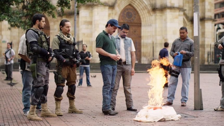 Bernal Leyda tampoco dio marcha atrás y colocó en la plaza principal de Culiacán una narcomanta con una amenaza más para ‘El Chapo’. ¿Podrá Joaquín Guzmán acabar con él? No te pierdas el gran final de temporada. Próximo domingo 3 de diciembre a las 9PM/ 8C con doble episodio por Univision.