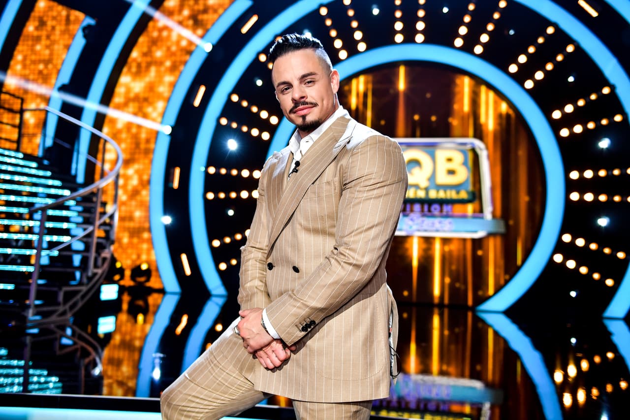 Casper Samart ha formado parte del jurado en tres temporadas y no deja de sorprendernos con su elegante manera de vestir.