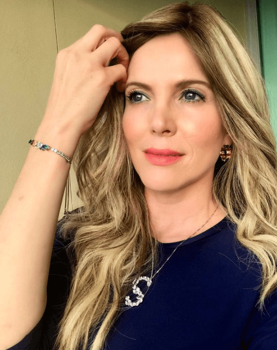 "El compartir, el amor incondicional y tu risa fue el mejor aprendizaje que nos diste. Te amor y llevaré siempre en mi corazón", le escribió en Instagram junto a algunas fotografías para recordarla y un lazo de luto.