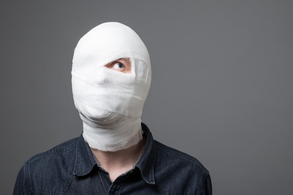 Tu mayor peligro es en los accidentes, sobre todo golpes en la cabeza. Debido a la naturaleza tan temeraria de tu signo estás propenso a actuar de forma emocional y no medir la consecuencia de tus actos y acciones. Esto puede causar precipitaciones y golpes en la cabeza, que es tu punto vulnerable.