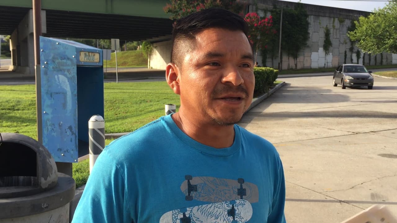 Las comunidades inmigrantes de Georgia vivieron entre los rumores y el miedo el inicio de lo que según el gobierno federal serán varios días de operativos para poner bajo custodia y deportar a indocumentados. En horas de la tarde de este domingo, tanto grupos activistas como Inmigración no habían confirmado detenciones en la región. Al norte de Atlanta, más de 70 personas se reunieron desde muy temprano en la sede de la organización Alianza Latina de Georgia por los Derechos Humanos (GLAHR), desde donde se formaron una decena de grupos que salieron a verificar si agentes del Servicio de Inmigración y Control de Aduanas de los Estados Unidos (ICE) estaban en los vecindarios arrestando a personas.