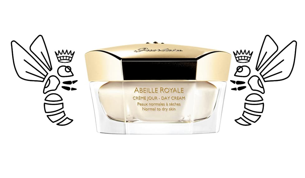 9. ABEILLE ROYALE DAY CREAM, Guerlain, Bergdorf Goodman, $154 dólares. | Contiene miel de la abeja negra, que tiene un alto poder de cicatrización, por lo que es ideal para las pieles maduras que buscan recuperar la firmeza y atenuar las arrugas. Su fórmula nutre a los fibroblastos que se encargan de fortalecer el colchón de colágeno y elastina, para evitar que se adelgace y tenga firmeza. Además devuelve la elasticidad, tono y densidad.
<br>