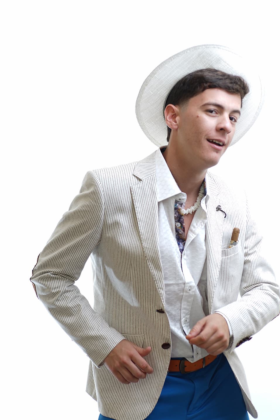 <b>Guaynaa:</b> el cantante urbano puertorriqueño llega por primera vez a Premios Juventud para poner a cantar y bailar al público al ritmo de su éxito 'Rebota'.