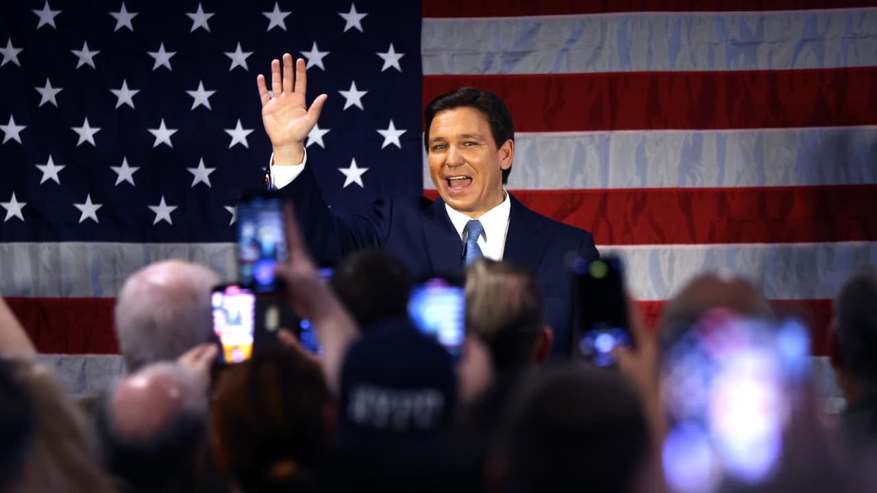 DeSantis respalda un proyecto de ley en Florida que amenaza la libertad de prensa