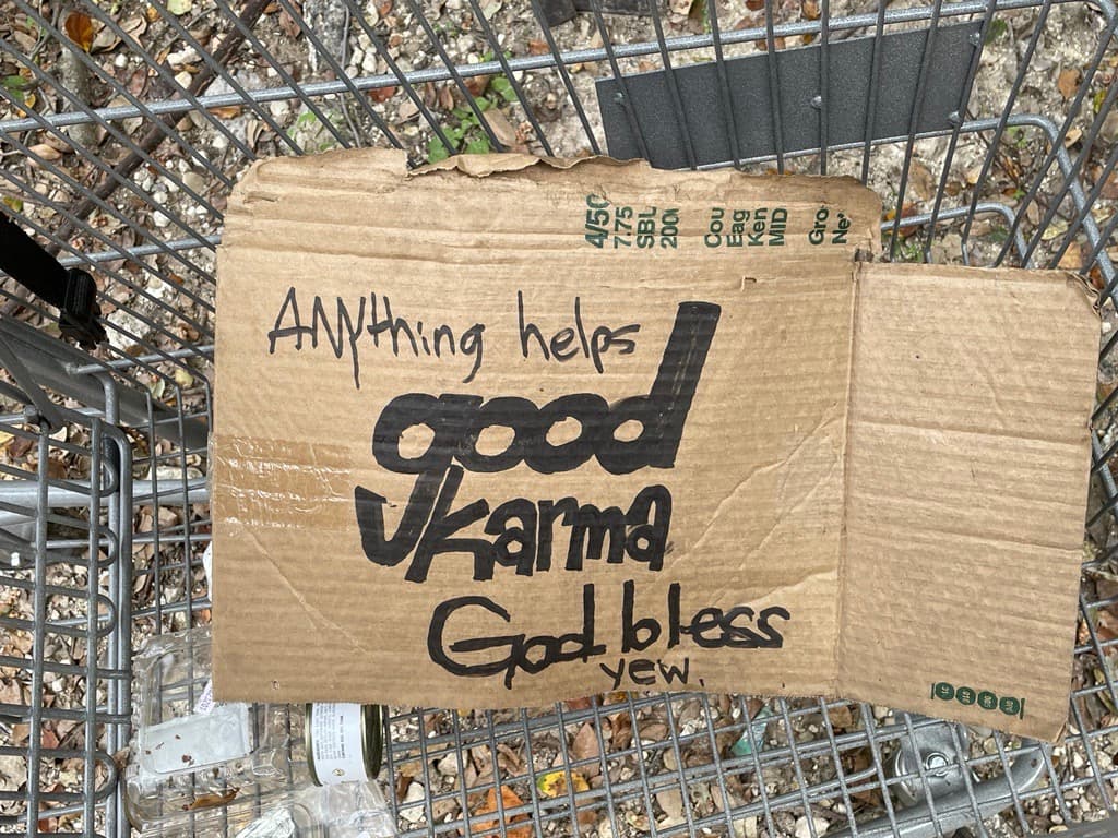 3. Las 15 personas se mudaron hoy al refugio Northbridge, propiedad de la ciudad, en el norte de Austin. En la primera fase de HEAL, que tuvo lugar de junio a agosto de 2021, aproximadamente 150 personas fueron trasladadas de los campamentos de alto riesgo a los refugios de Southbridge y Northbridge.
<br>