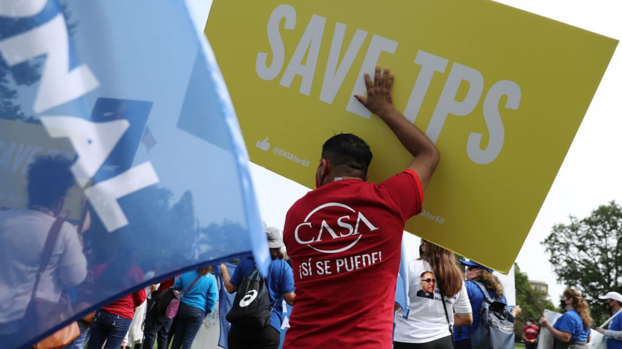 Estas son las opciones de los amparados por el TPS tras el fallo que da luz verde para cancelarlo