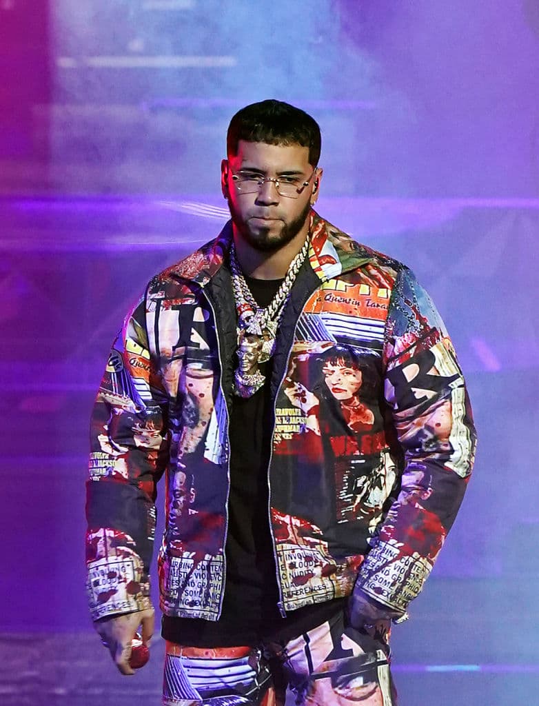 “Las cosas increíbles que nos pasaron a ambos como personas y como artistas fue una bendición y el resultado de un amor bonito que nos llegó a cada uno en el momento que más lo necesitamos”, añadió Karol G.
<br>