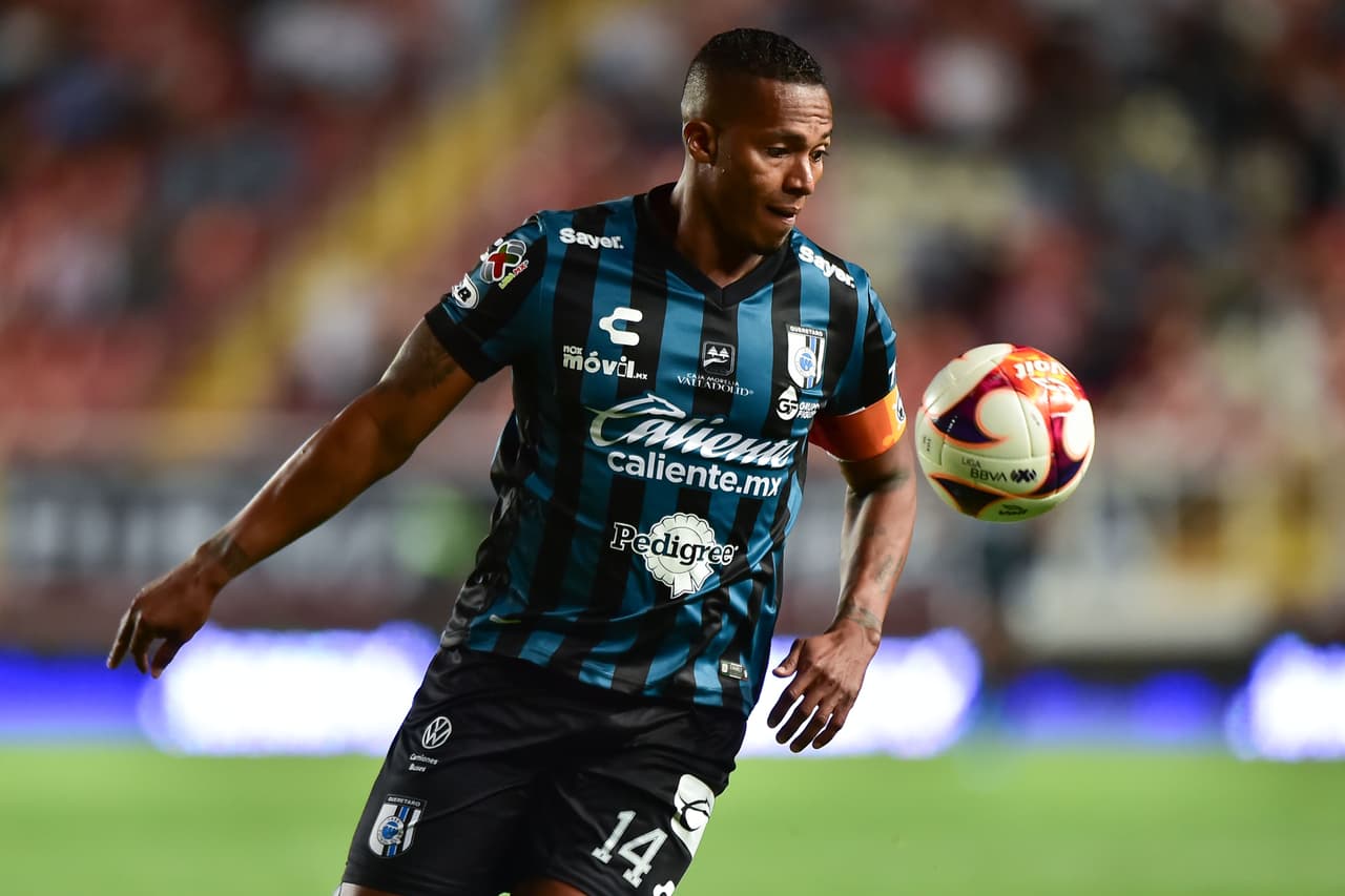 El lateral ecuatoriano
<b>Antonio Valencia </b>tuvo un paso de seis meses (2021) en la Liga MX con Querétaro tiempo después de hacer historia con el Manchester United, equipo en el que militó durante 10 años y en el que levantó 13 títulos, incluidas dos Premier League.