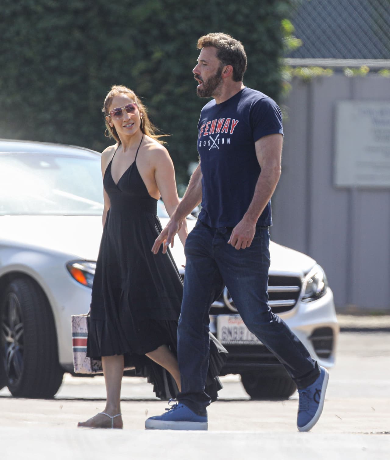 La cantante y Affleck estaban tomados de la mano y lucían felices. 
<br>