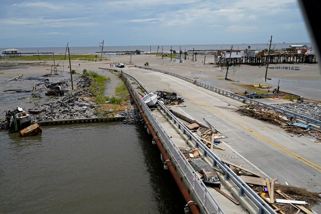 Casi 100 residentes habían decicido quedarse y muchos lo lamentaron, pero afortunadamente nadie resultó gravemente herido, dijo Resweber.