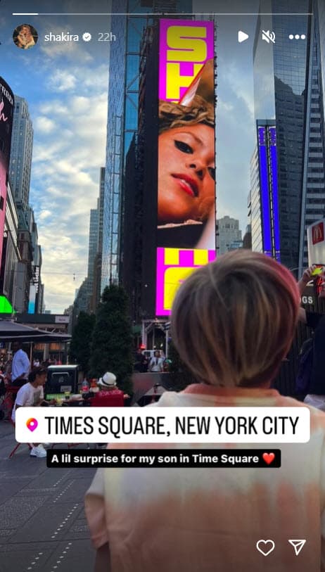 Shakira y su hijo Sasha en Times Square.