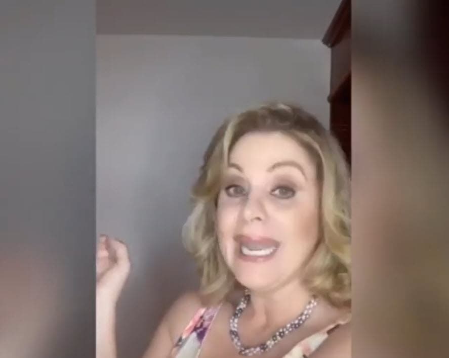 Origel dijo que "¡ya es mucha payasada!" acerca de los contenidos que 
<b><a href="https://www.univision.com/famosos/a-los-56-anos-erika-buenfil-anuncia-que-gracias-a-tiktok-tendra-un-programa-nuevo-fotos" target="_blank">Buenfil publica en TikTok. </a></b>
<br>