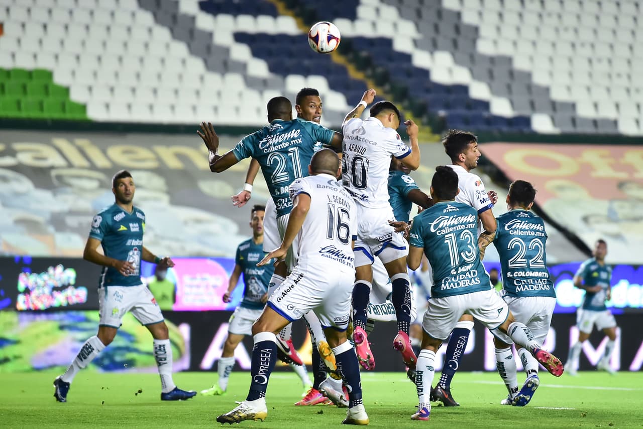 Las anotaciones de Santiago Ormeño al 85' y Daniel Álvarez al 90+5', Puebla consigue una increíble remontada y vence al León 1-2. La franja lleva cuatro partidos sin ver la derrota, de los cuáles tres han sido victorias. León se queda en la posición número 15 del torneo con 7 puntos.