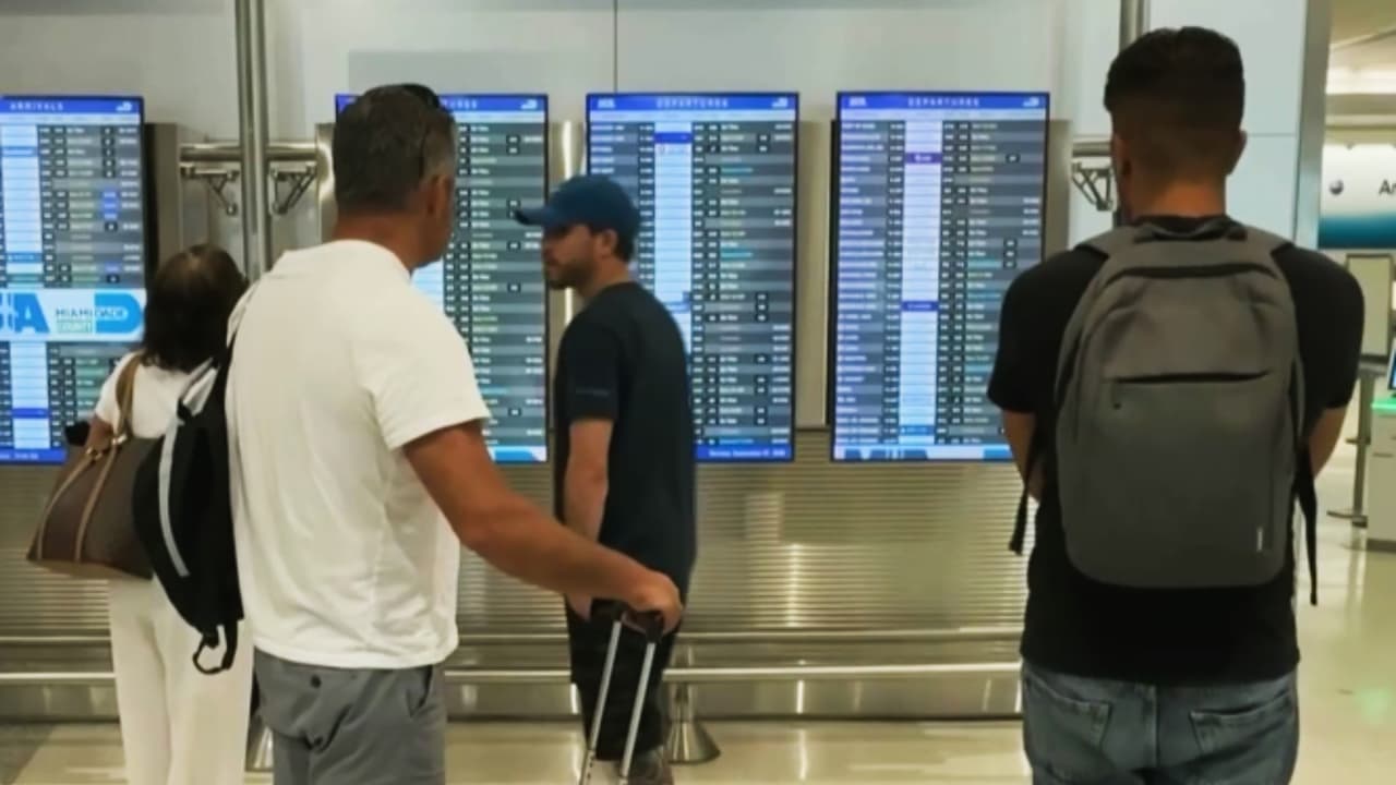 Decenas de vuelos cancelados y retrasados en el Aeropuerto de Miami tras accidente de avión