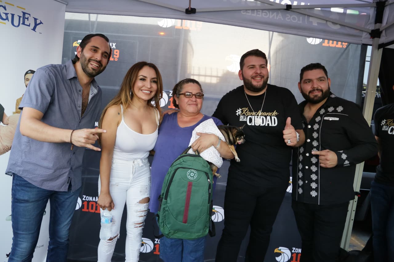 Las mascotas no pudieron faltar y esta perrita también pudo conocer a El Fantasma.