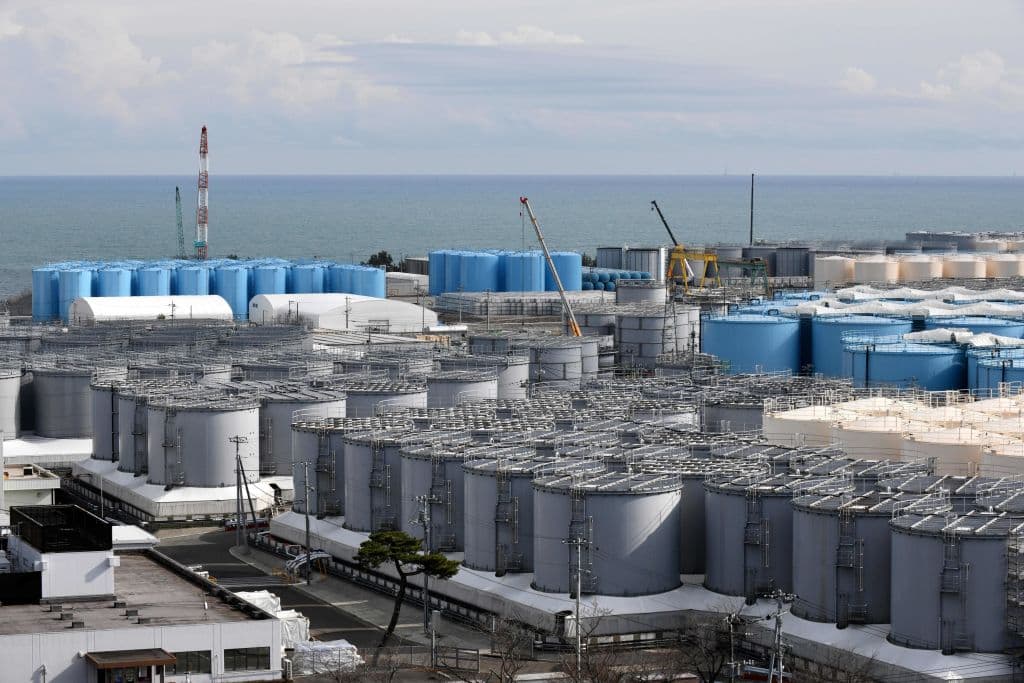 Aproximadamente 1.25 millones de toneladas de agua contaminada están almacenadas en más de 1,000 cisternas cerca de la central nuclear de Fukushima, informó AFP.