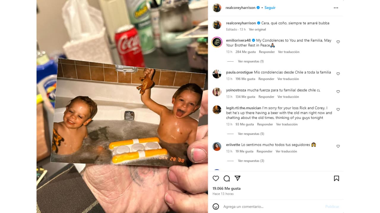 Dick y Adam Harrison en la infancia.