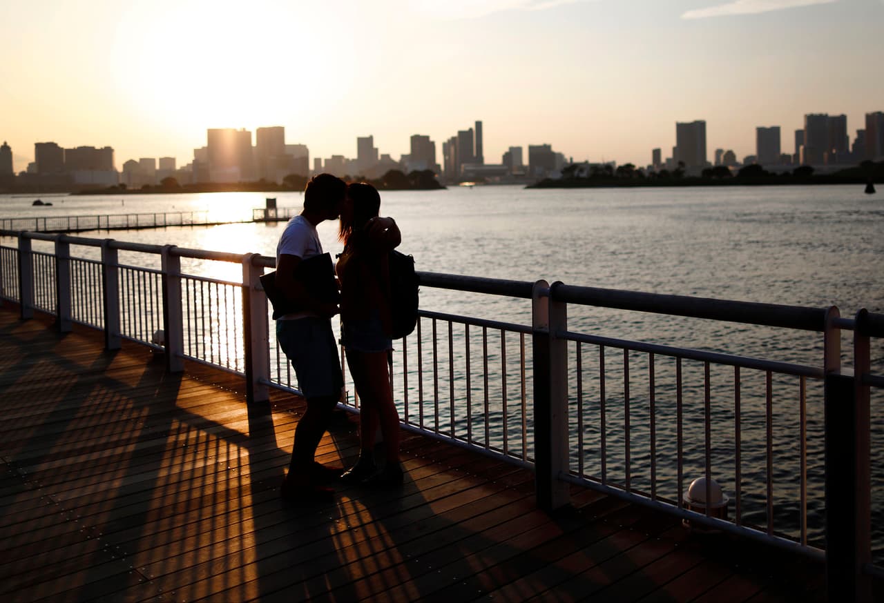 “Tal vez en otra vida me toque en tu cuerpo contemplar la aurora”- Sin Bandera. (Canción: En Ésta No)