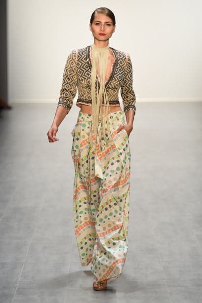 Juntos o disperso, el chiste es que estas coquetas bolitas aparezcan en algunas de tus prendas.